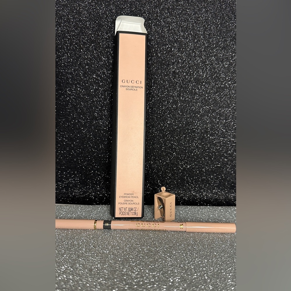 Gucci Powder Eyebrow Pencil -shade Noir